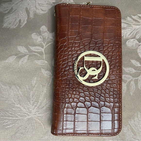 Elegant Brown Crocodile Embossed Satchel and Wallet Set - Picture 9 of 12